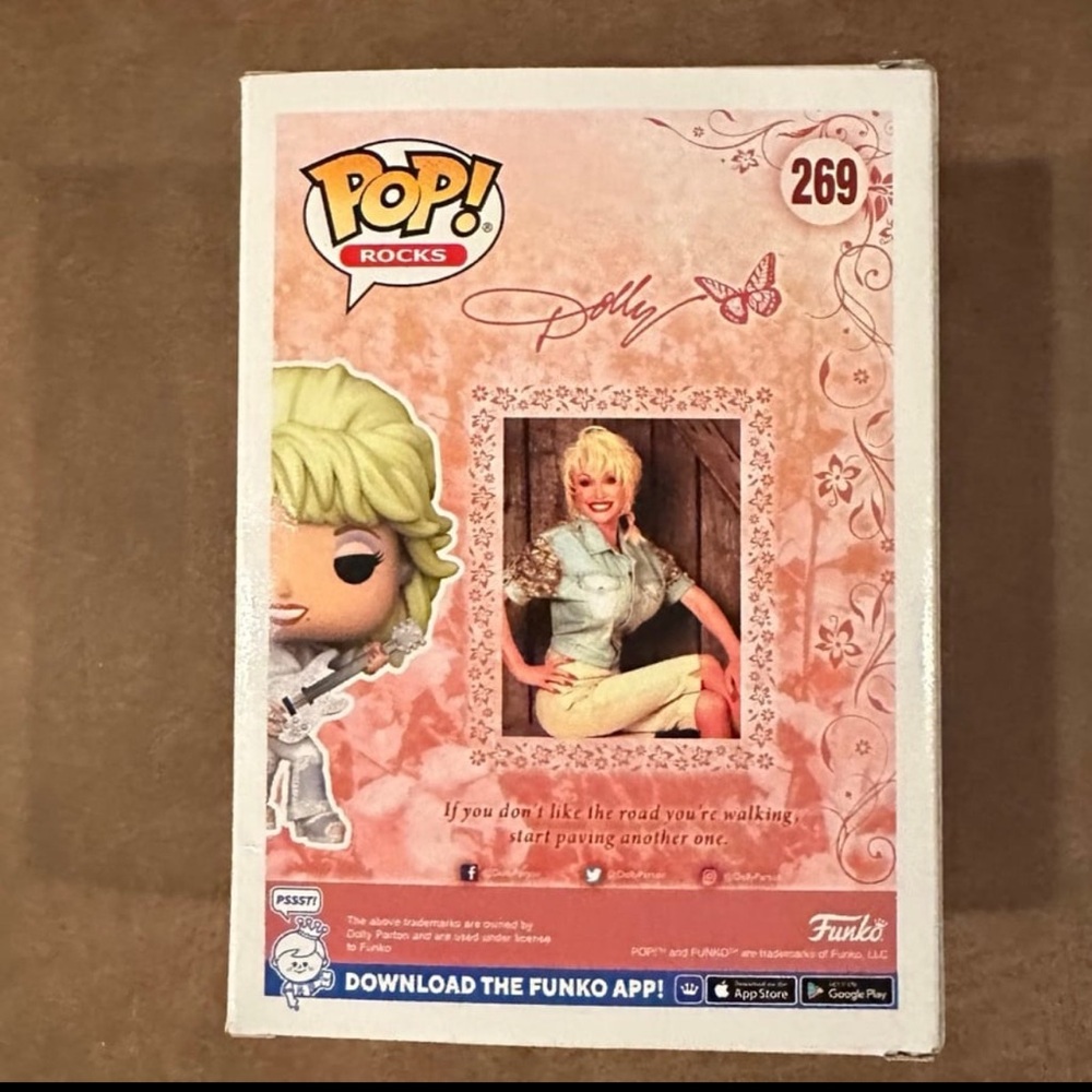 Dolly Parton Exclusive Funko Pop - Picture 3 of 7